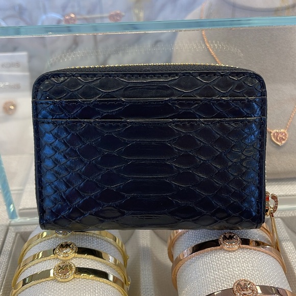 Michael Kors Women Medium Zip Around Card Case Coin Pouch Wallet Black 
NWT - Picture 4 of 16